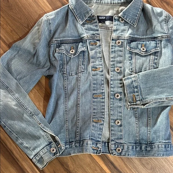 GAP Women's Classic Blue Jean Jacket - Picture 3 of 5